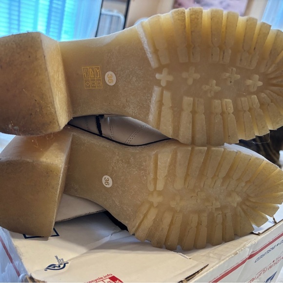 Free People James Chelsea Cream and Black Ankle Boots - Picture 5 of 5